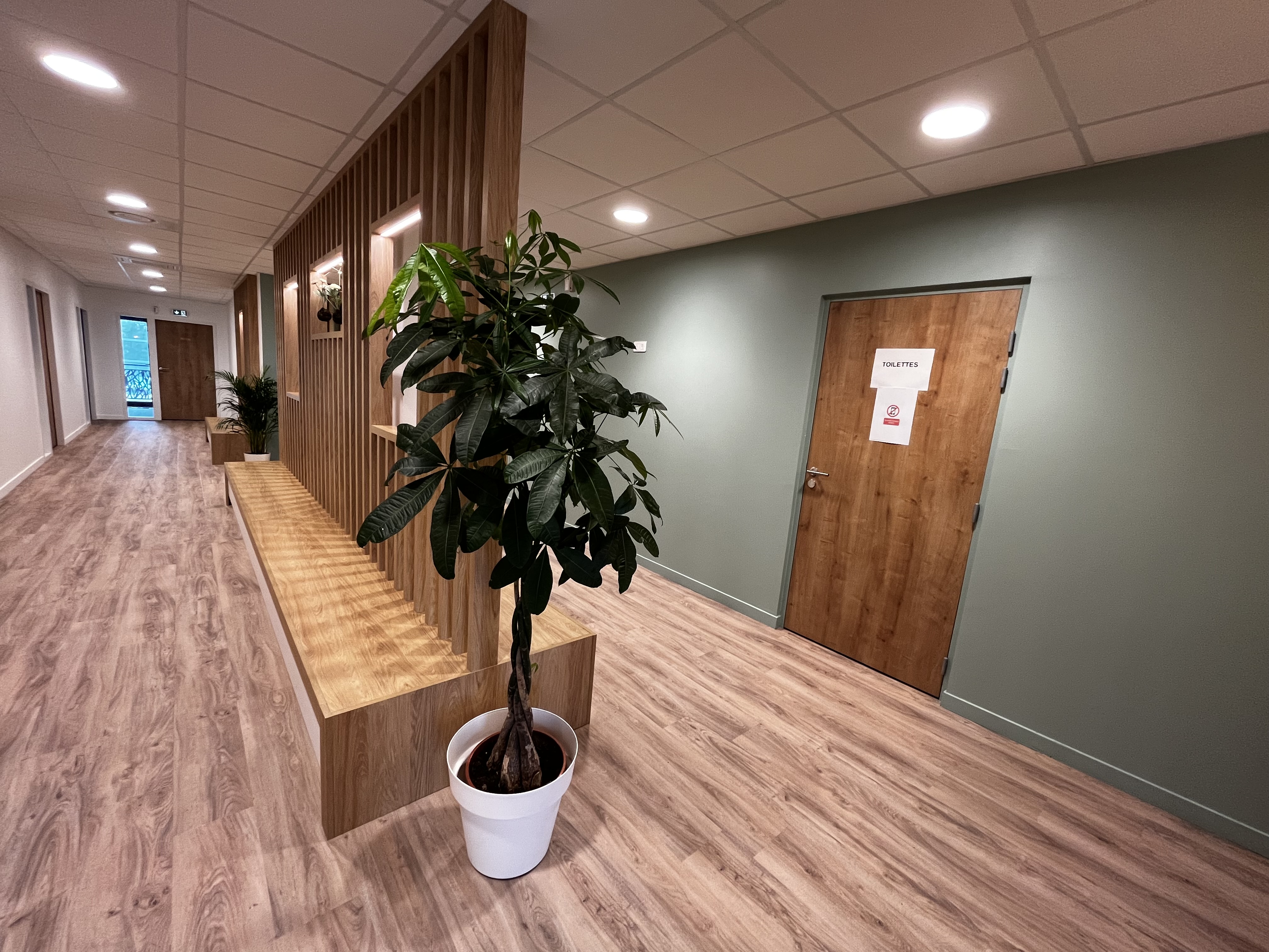 Couloir du cabinet d'ophtalmologie